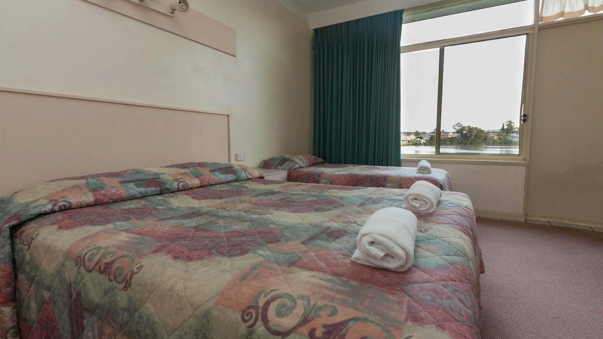 Moruya Waterfront Hotel Motel